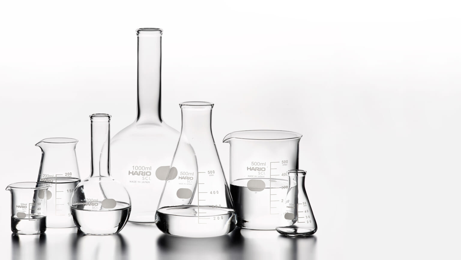 HARIO SCI. laboratory glassware in H-32 borosilicate glass: beakers, flat-bottom flask and Erlenmeyer flasks