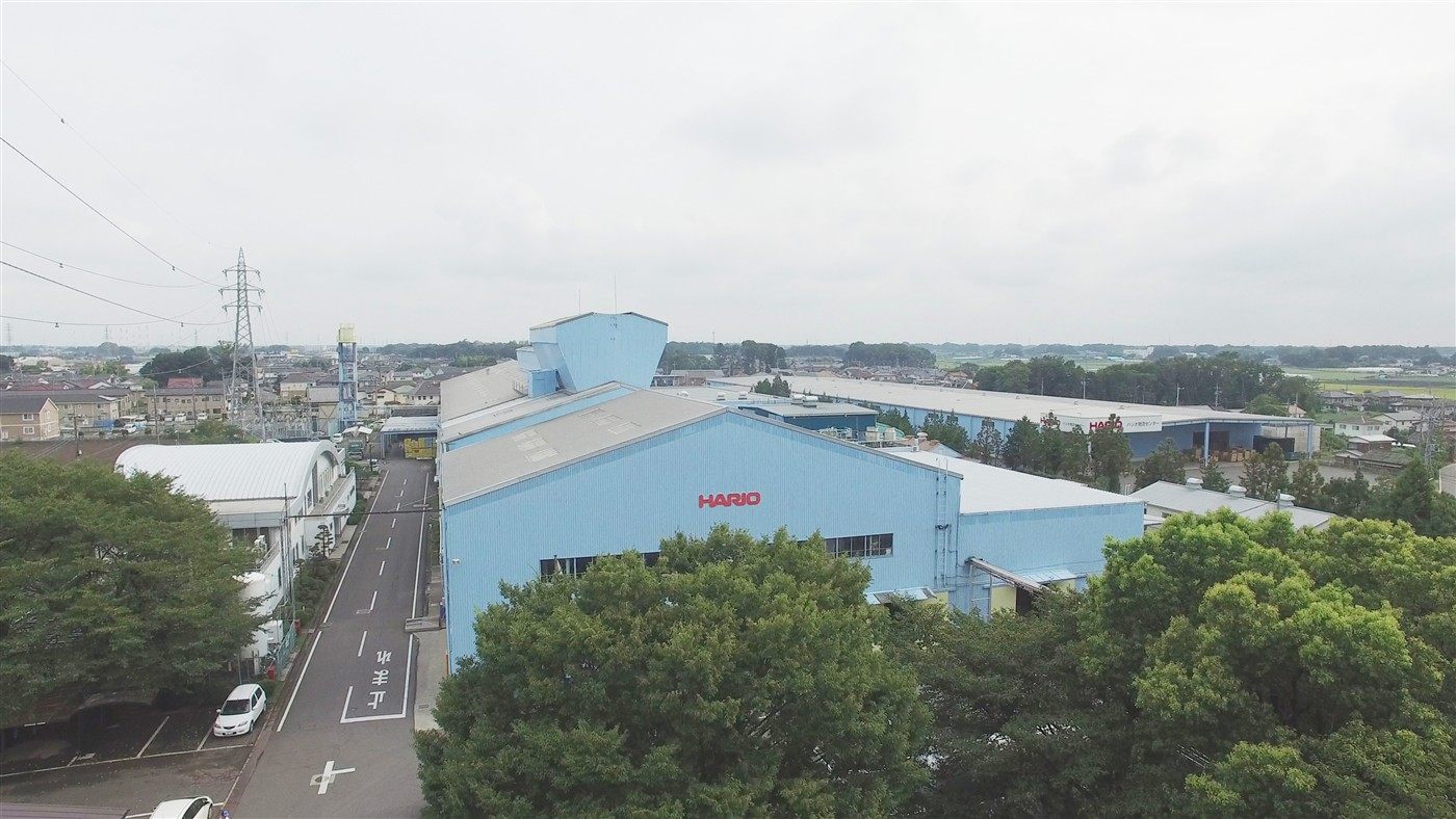 煙突のないハリオ古河工場の屋根を俯瞰した写真